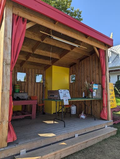 Le kiosque d'accueil du verger